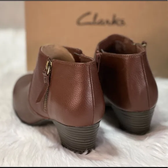 New Clarks® Valarie 2 Sofia Women's Ankle Boots
