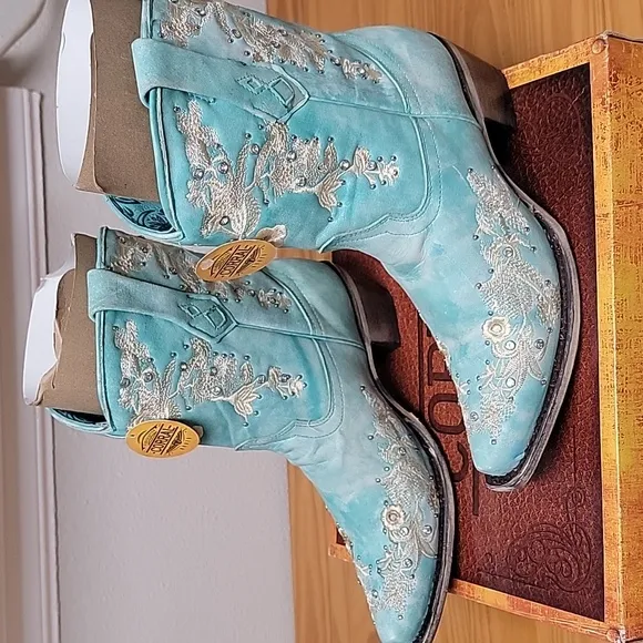 New In Box Corral Turquoise Floral Embroidery Studs Crystals Ankle Boots, 9.5