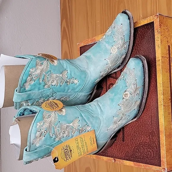New In Box Corral Turquoise Floral Embroidery Studs Crystals Ankle Boots, 9.5