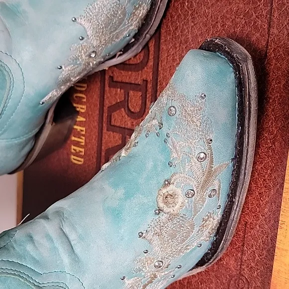 New In Box Corral Turquoise Floral Embroidery Studs Crystals Ankle Boots, 9.5