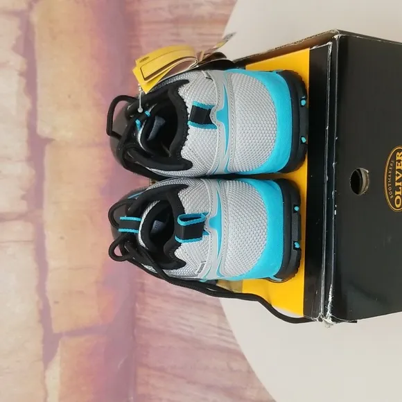NEW IN BOX Oliver by Honeywell shoes. Size 6. Color black gray blue