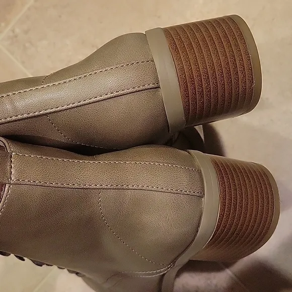 NEW! LOFT Lace Up Short Heel Boots.
