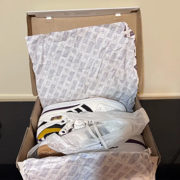 New Men’s Forum 84 Hi Girls Are Awe With Box Size 13
