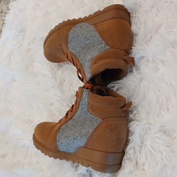 New Sorel Evie Leather Waterproof Comfort Booties Size 7