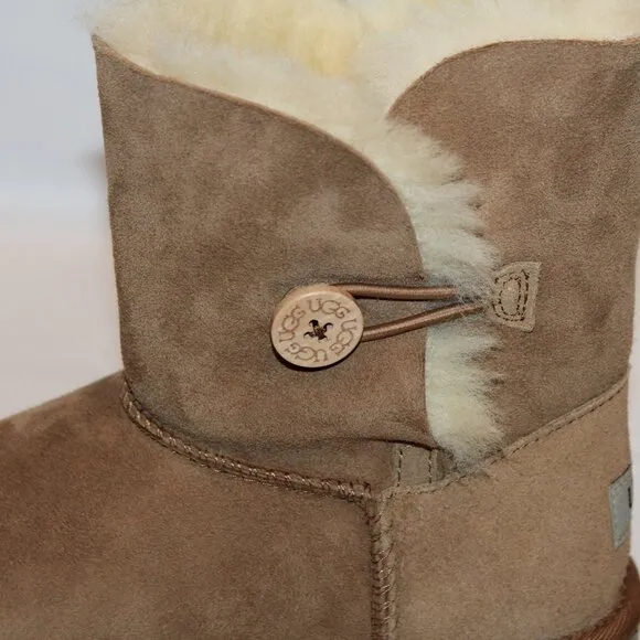 NEW UGG YOUTH 4 WOMEN'S 5.5-6 CLASSIC SHORT BAILEY‎ BUTTON SUEDE BOOTS CHESTNUT