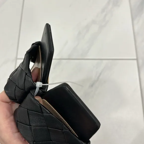 NEW! Vince Camuto Black Leather Semtera Block Heel Sandal - Size 6.5