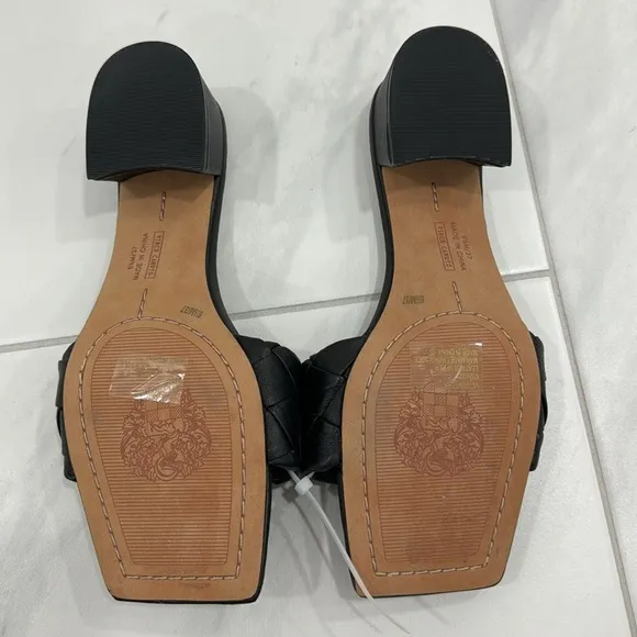 NEW! Vince Camuto Black Leather Semtera Block Heel Sandal - Size 6.5