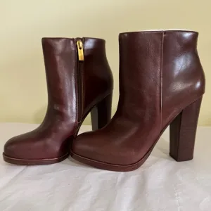 NEW Vince Camuto Cayelsa Leather Short Boots Booties Stacked Heel in Burgandy