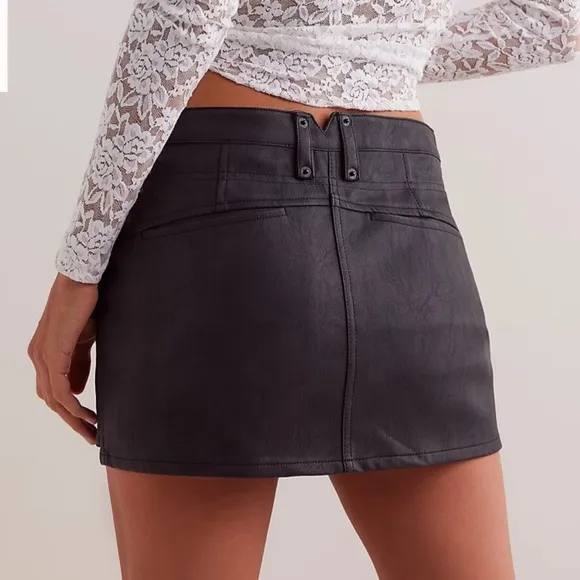 NEW with tags (NWT) Free People Black with Pockets Mod Moment MiniSkirt