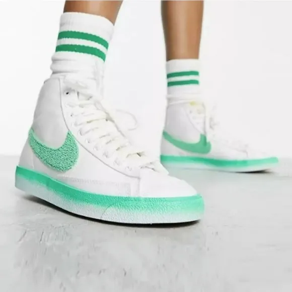 NEW Womens Nike Blazer Mid '77 Barely Green White Sneaker Shoes Premium