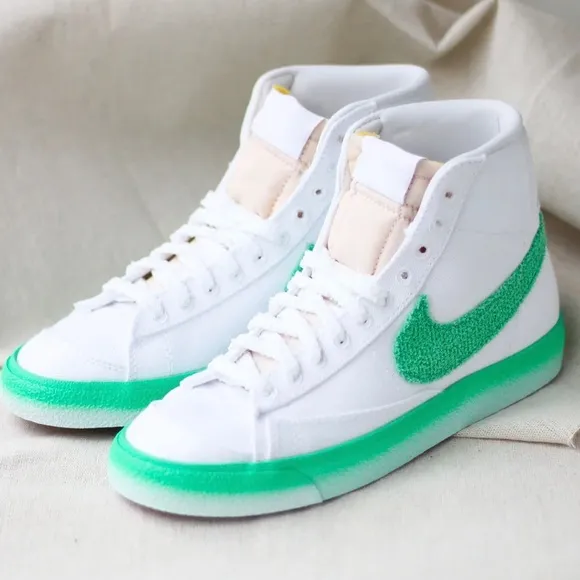 NEW Womens Nike Blazer Mid '77 Barely Green White Sneaker Shoes Premium