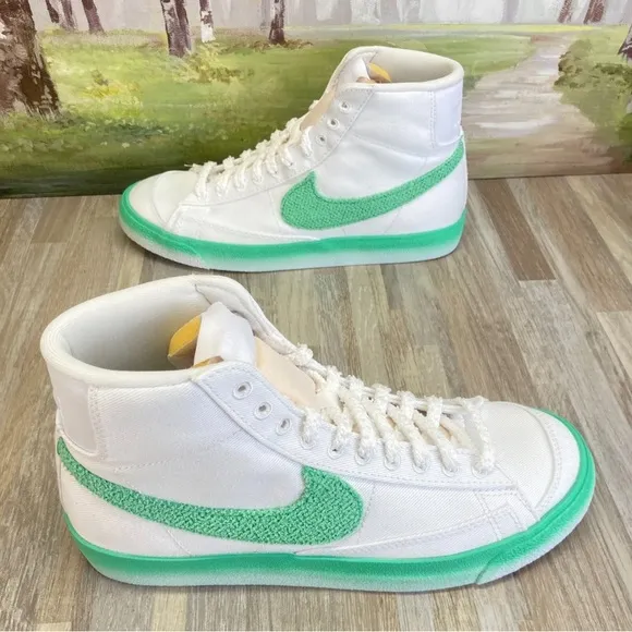 NEW Womens Nike Blazer Mid '77 Barely Green White Sneaker Shoes Premium