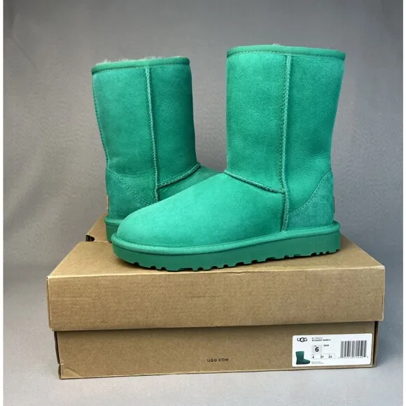 New Womens UGG Australia Boots Classic Short Green EDGR 1016223 Suede Sz 6 Boho