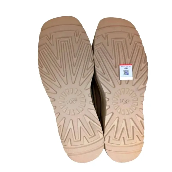 NEW....UGG Cityfunc Women Tan Shoes... Size..10