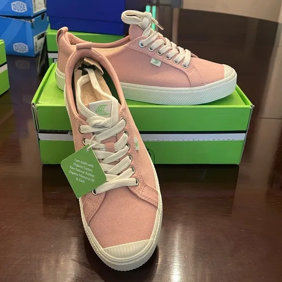 NIB Cariuma OCA low rose canvas sneaker men’s 9 women’s 10.5 unisex
