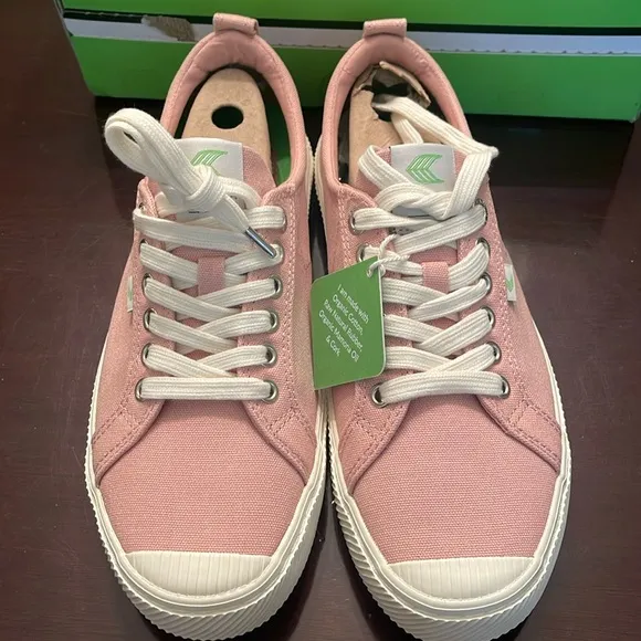 NIB Cariuma OCA low rose canvas sneaker men’s 9 women’s 10.5 unisex