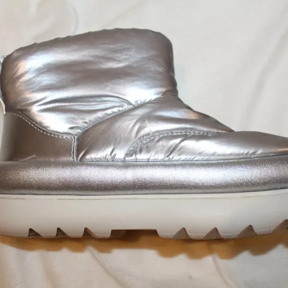 NIB UGG‎ WOMEN'S MAXI MINI PUFFER SILVER ANKLE BOOTS