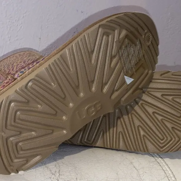 NIB UGG YOUTH 6 WOMENS 8 CLASSIC SHORT SPOTS METALLIC WINTER BOOTS CHEST…