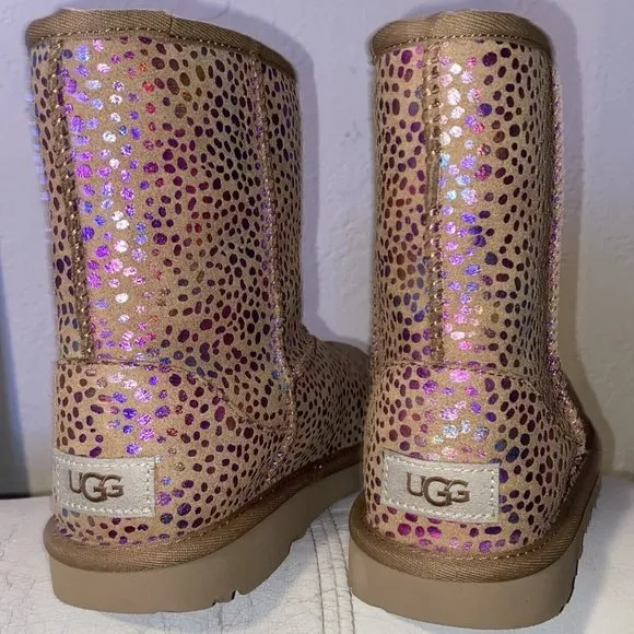 NIB UGG YOUTH 6 WOMENS 8 CLASSIC SHORT SPOTS METALLIC WINTER BOOTS CHEST…