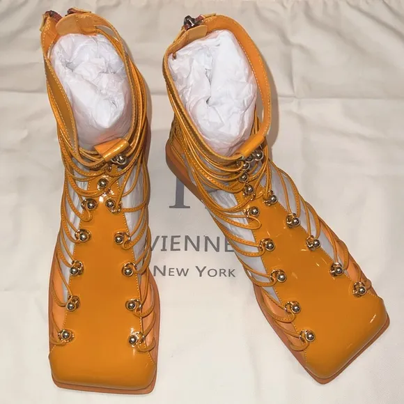 NIB Vivienne Hu Studded Leather Ankle Boots EU 40 US 10