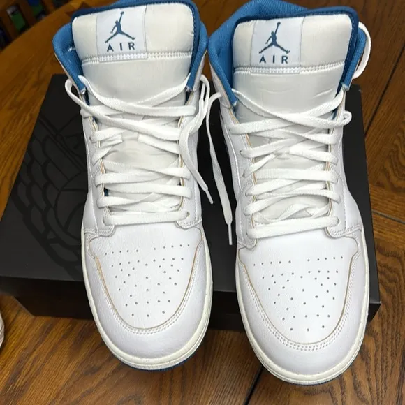 Nike Air Jordan 1 Mid SE  Men's 15 White and Blue Sneakers NWT in box
