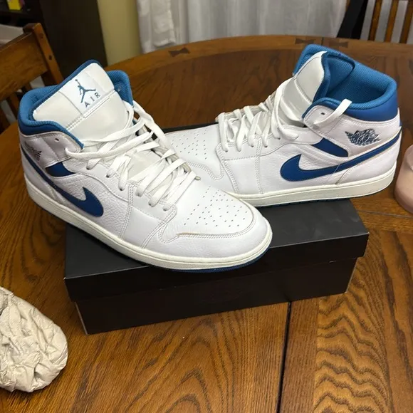 Nike Air Jordan 1 Mid SE  Men's 15 White and Blue Sneakers NWT in box