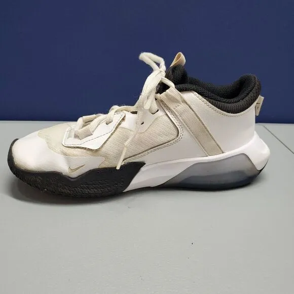 Nike Air Zoom Crossover GS Basketball Shoes Youth 4.5 White Tan Black DC5216-100