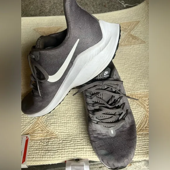 Nike Air Zoom Vomero 14 Mens Gray Canvas Athletic Running Shoes Size 9.5