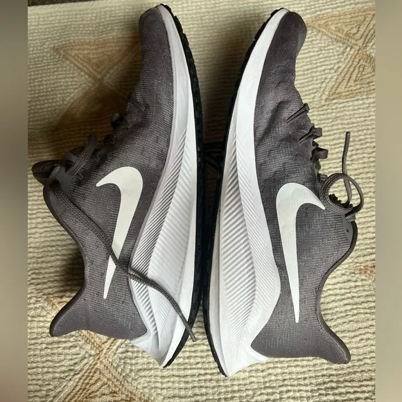 Nike Air Zoom Vomero 14 Mens Gray Canvas Athletic Running Shoes Size 9.5