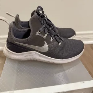 Nike Free TR 8 Woman’s Workout Shoes Size 6.5