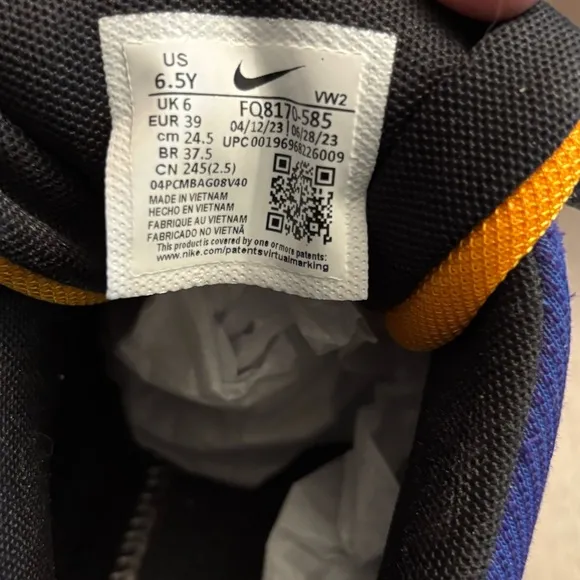 Nike LeBron Witness 7 multi-color mid youth basketball shoes- LIKE NEW