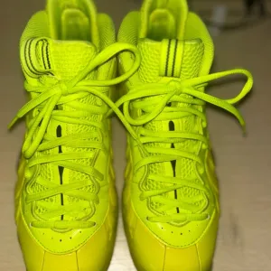 Nike Little Posite Pro Volt Shoes in Yellow Size 4.5Y