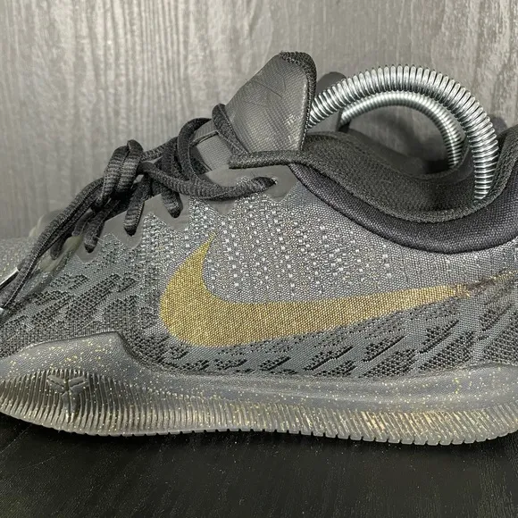 Nike MAMBA RAGE 'Gold Stars’ Men’s size 8
