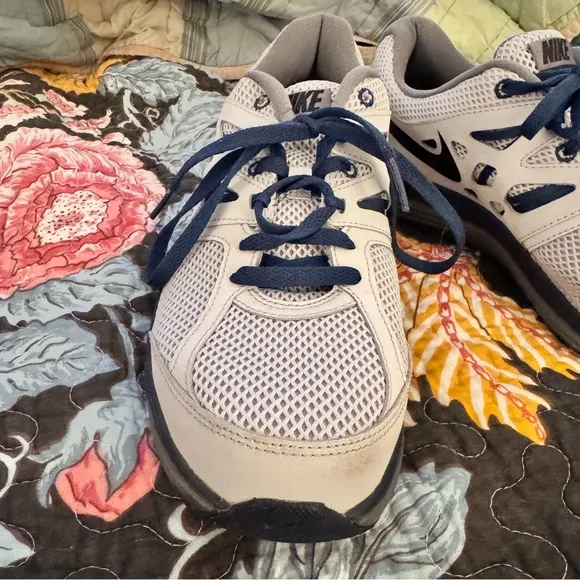 Nike Men's White and Blue Running Shoes size 10