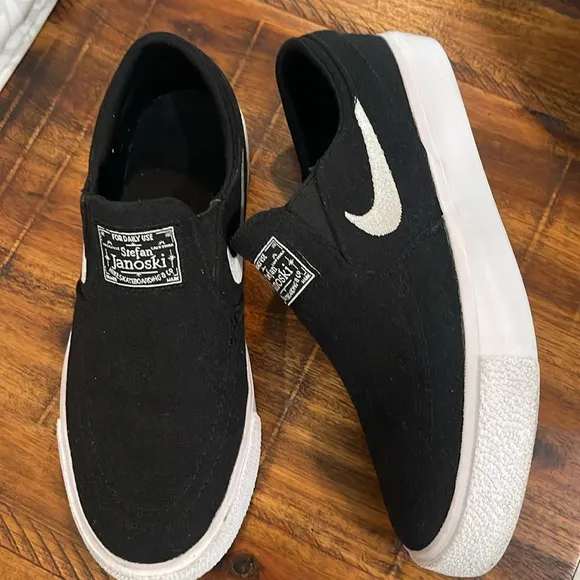 NIKE SB JANOSKI CANVAS SLIP ON SKATEBOARDING SNEAKERS BLACK  sz 5Y = 6.5 WOMENS