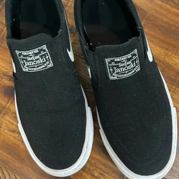 NIKE SB JANOSKI CANVAS SLIP ON SKATEBOARDING SNEAKERS BLACK  sz 5Y = 6.5 WOMENS