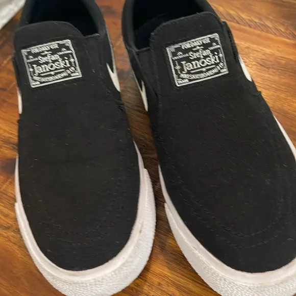 NIKE SB JANOSKI CANVAS SLIP ON SKATEBOARDING SNEAKERS BLACK  sz 5Y = 6.5 WOMENS