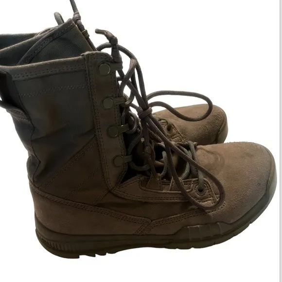 Nike Tactical Boots Military SFB Field 8&quot; Sage Olive Womens 4.5 Green 631371-222