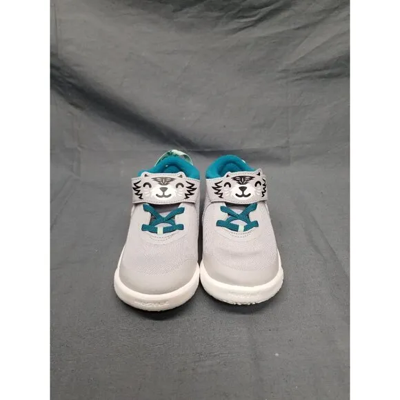Nike Toddler Team Hustle D 10 LIL Sneakers White Gray Slip  On Size 10 NEW IN BO