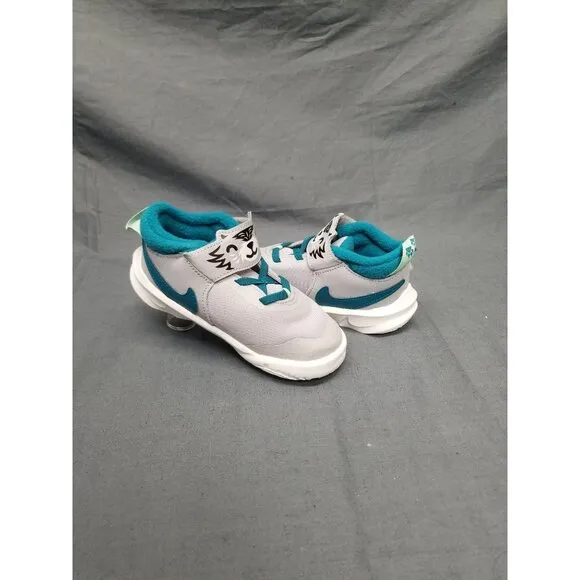 Nike Toddler Team Hustle D 10 LIL Sneakers White Gray Slip  On Size 10 NEW IN BO