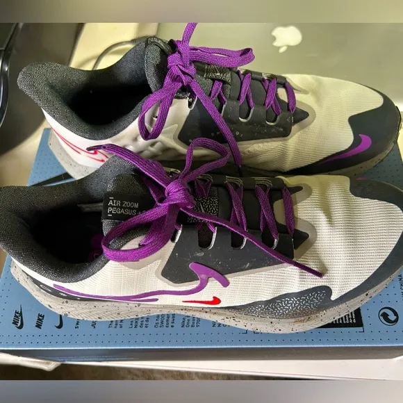 Nike Women’s Air Zoom Pegasus 39 Shield Size 8.5 Winter Running Shoes