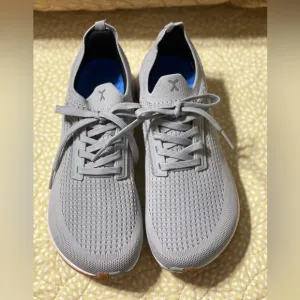 NWOB Flux Adapt Waterproof Runner Lunar Gray Running Shoes Size M-5.5/W-7