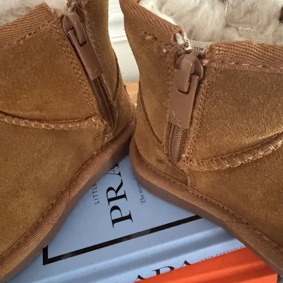 NWOB Koolaburra by Ugg Girl’s Victoria Short Side Zip Boots