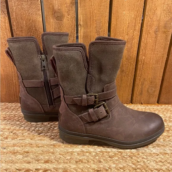 NWOB UGG Distressed Short Zip Up Boots Girls Sz 5