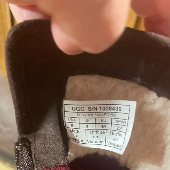 NWOB UGG Distressed Short Zip Up Boots Girls Sz 5
