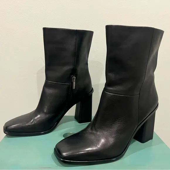 NWOB Vince Camuto leather Dantania boots 8.5