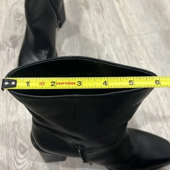 NWOB Vince Camuto leather Dantania boots 8.5