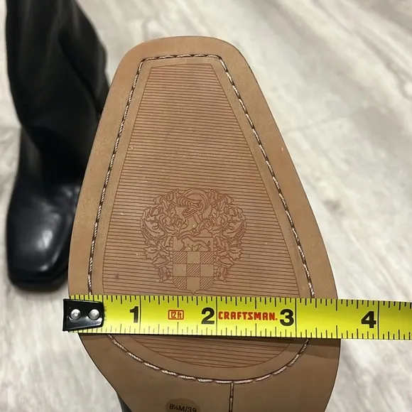 NWOB Vince Camuto leather Dantania boots 8.5