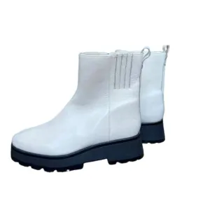 NWOB Vince Camuto Womens Neframes Chelsea Leather White &amp; Black Boots Size 8.5M