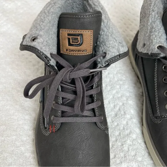 NWOT. Day Five Mervin - Men's Casual Mid Top Lifestyle Sneaker Shoes